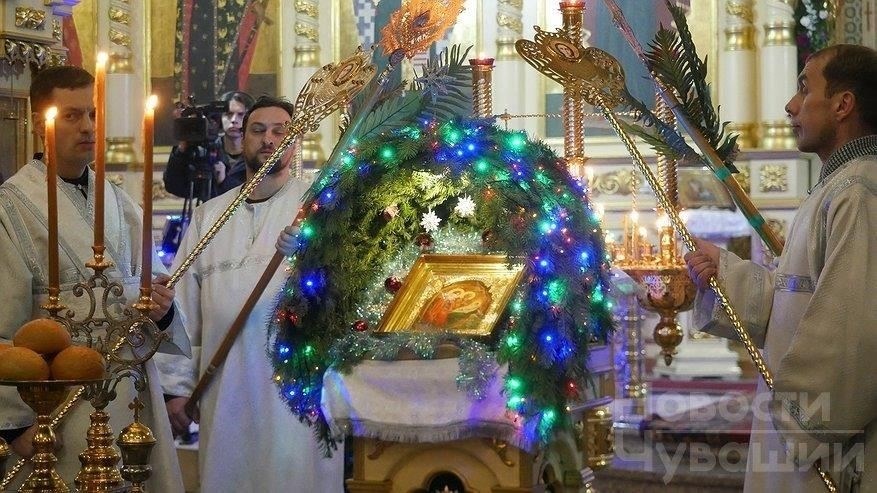 Ночная рождественская служба в Новочебоксарске: Праздник для жителей