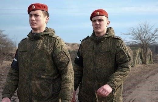 Бег между зданиями: Физическая подготовка для военнослужащих