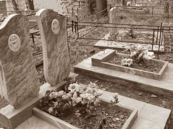 Родственные могилы в частных кладбищах